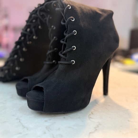 🖤 Torrid Thigh-High Lace-Up Peep Toe Platform Boots – 7.5WW 🖤 - Picture 6 of 10